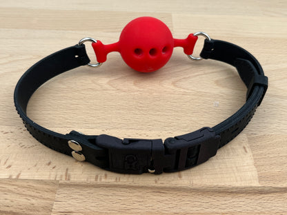 Premium :|: Silikon Ballknebel mit Kink-Lock Schnellverschluss, rot-schwarz