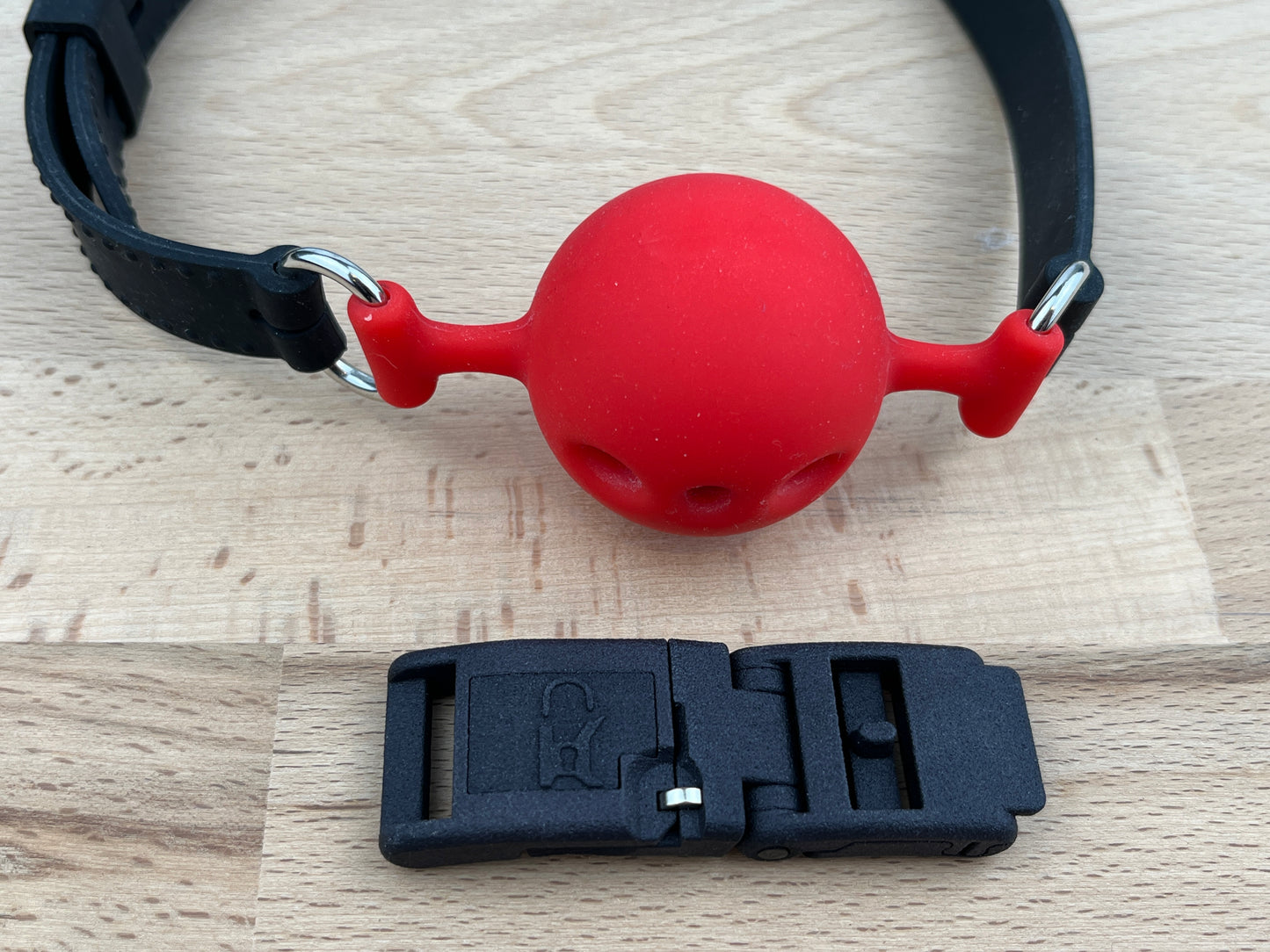 Premium :|: Silikon Ballknebel mit Kink-Lock Schnellverschluss, rot-schwarz