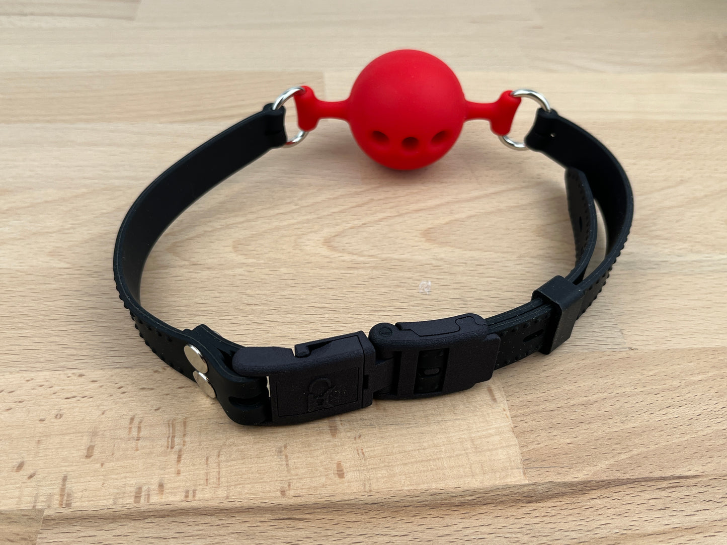 Premium :|: Silikon Ballknebel mit Kink-Lock Schnellverschluss, rot-schwarz