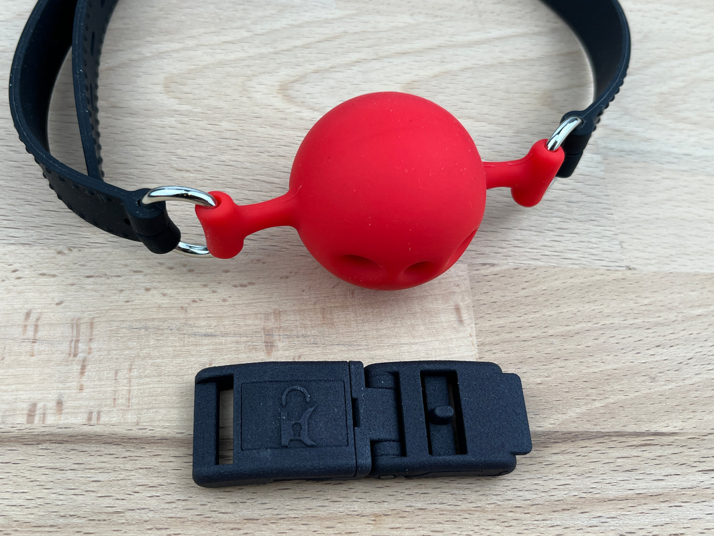 Premium :|: Silikon Ballknebel mit Kink-Lock Schnellverschluss, rot-schwarz